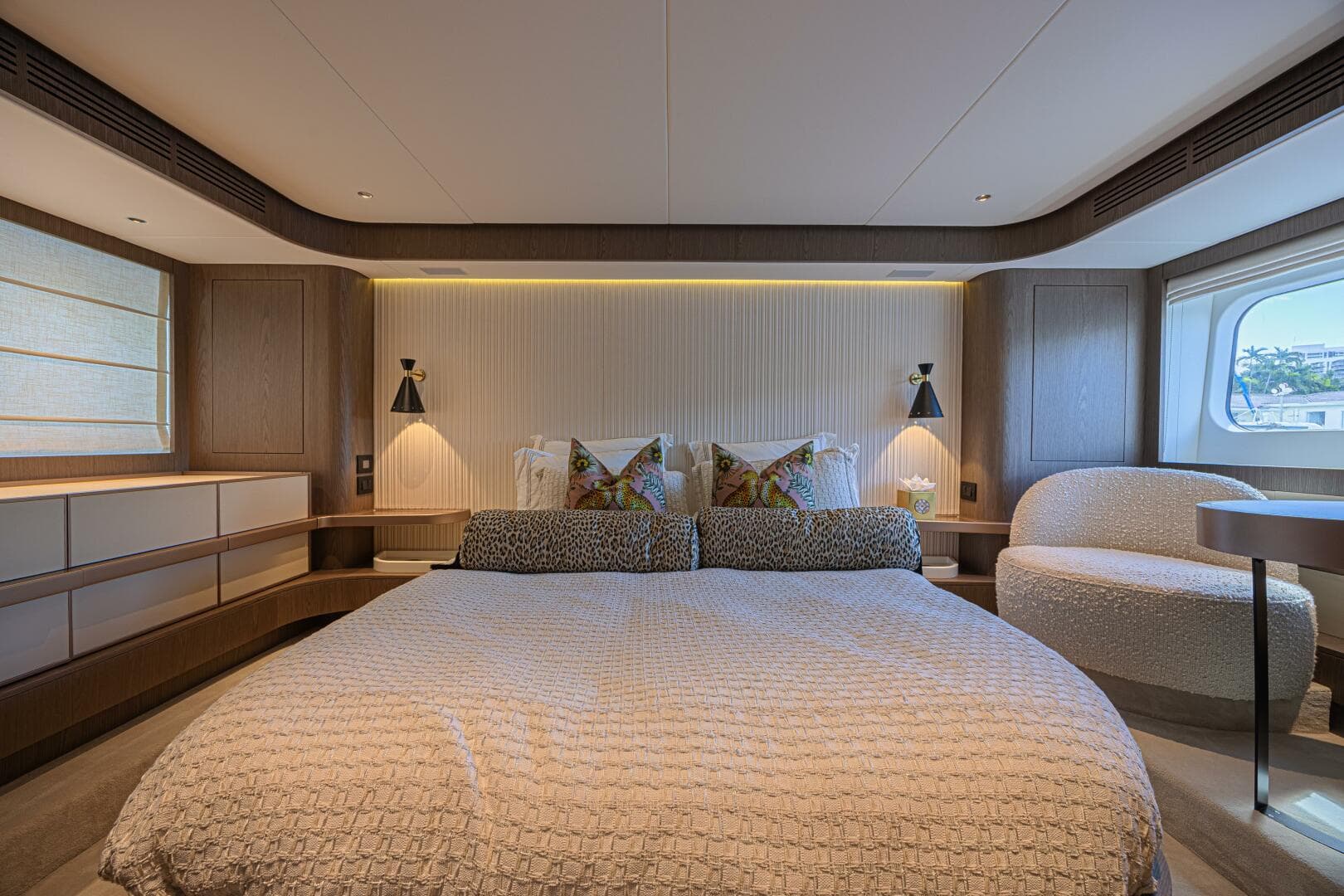 2022 Azimut Magellano 66 — photo 12