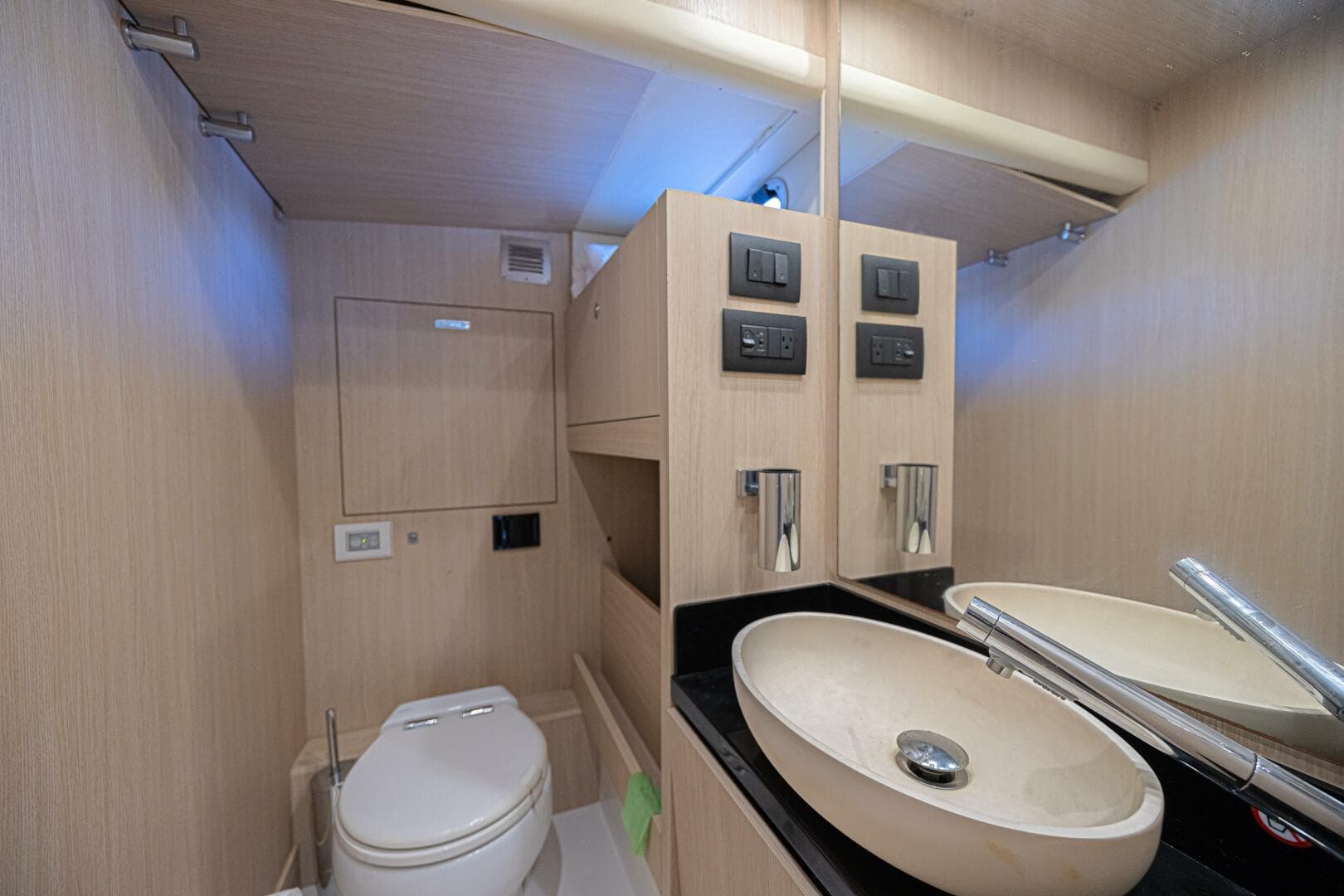 2022 Azimut Magellano 66 — photo 33