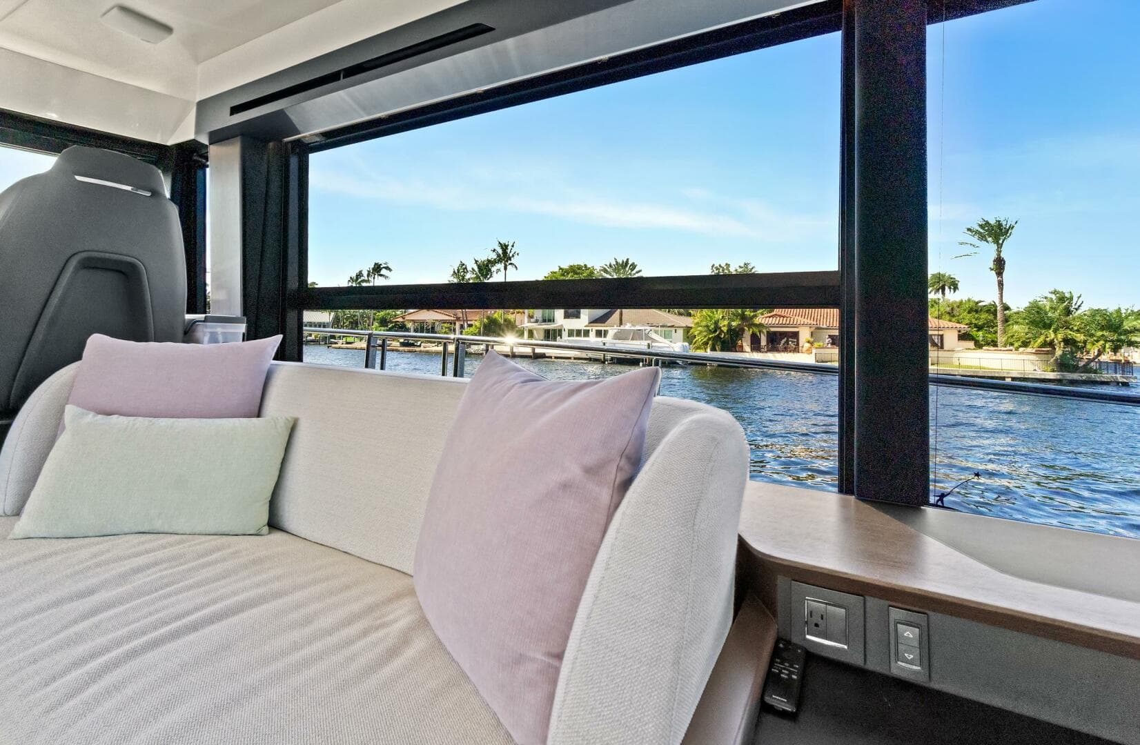 2025 Absolute 52 Fly — photo 32