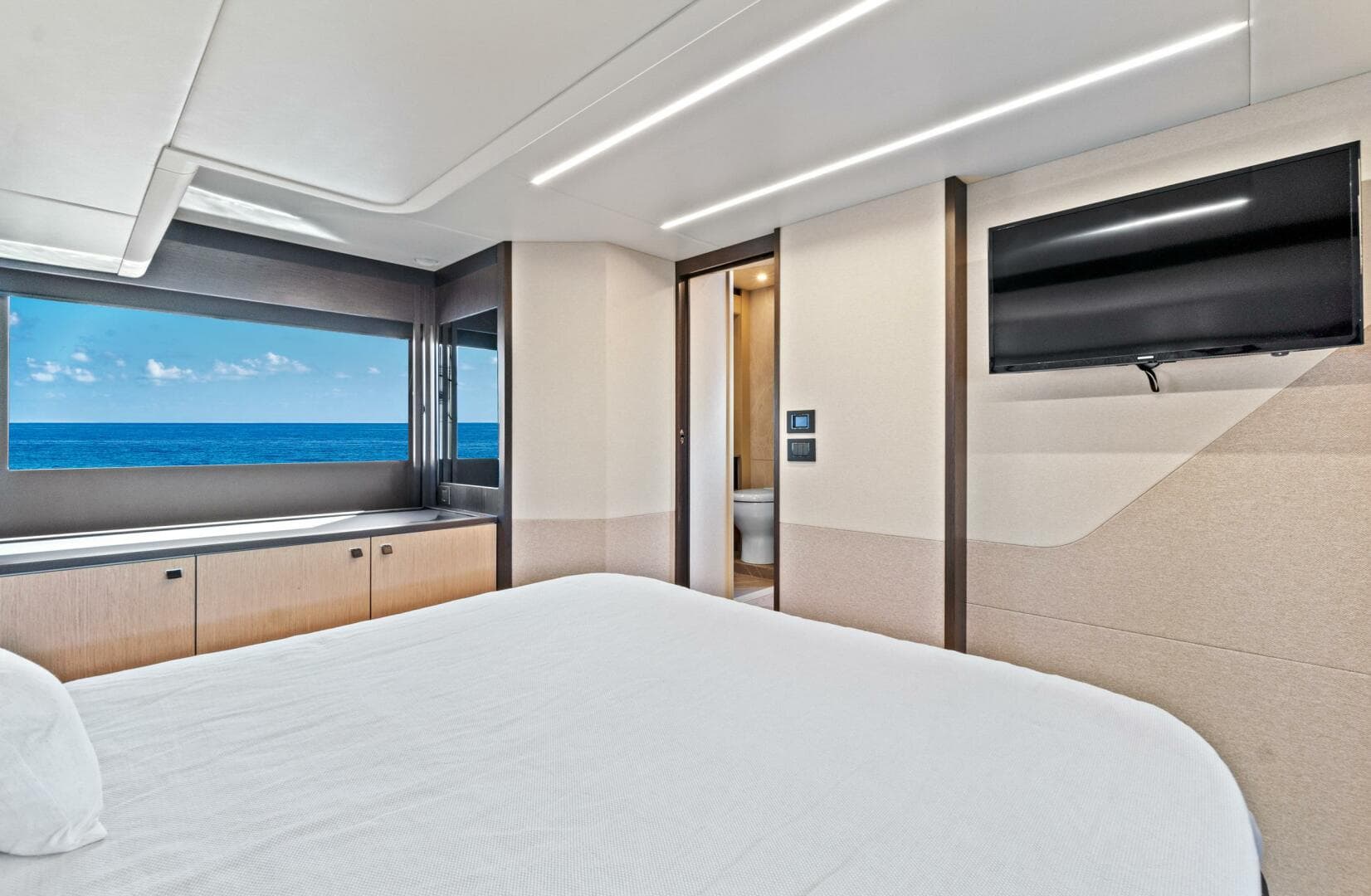 2025 Absolute 52 Fly — photo 54