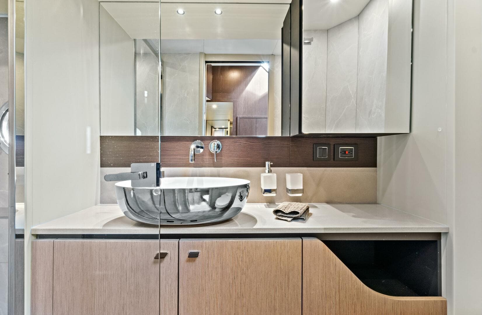 2025 Absolute 52 Fly — photo 57