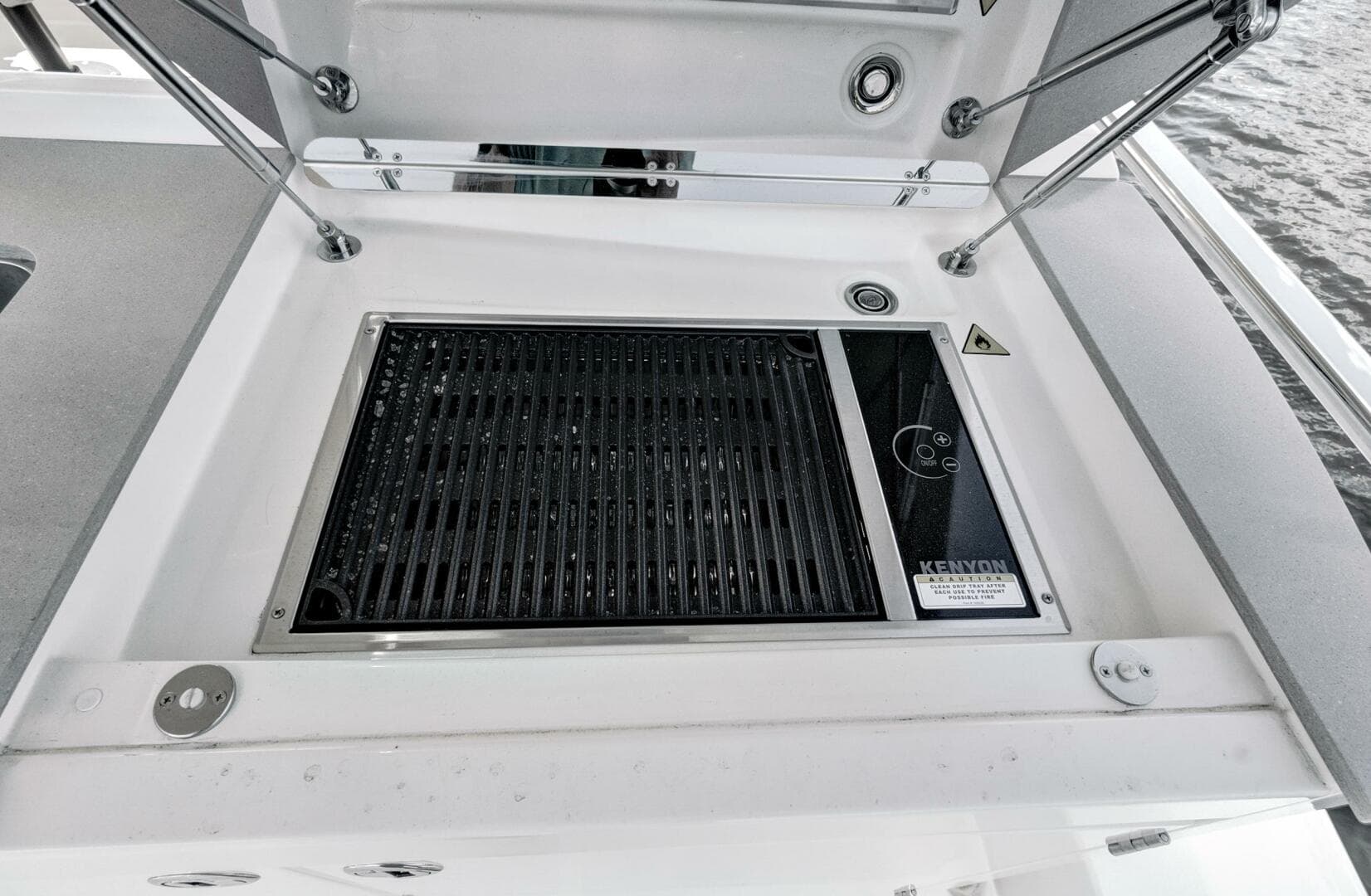 2025 Absolute 52 Fly — photo 29