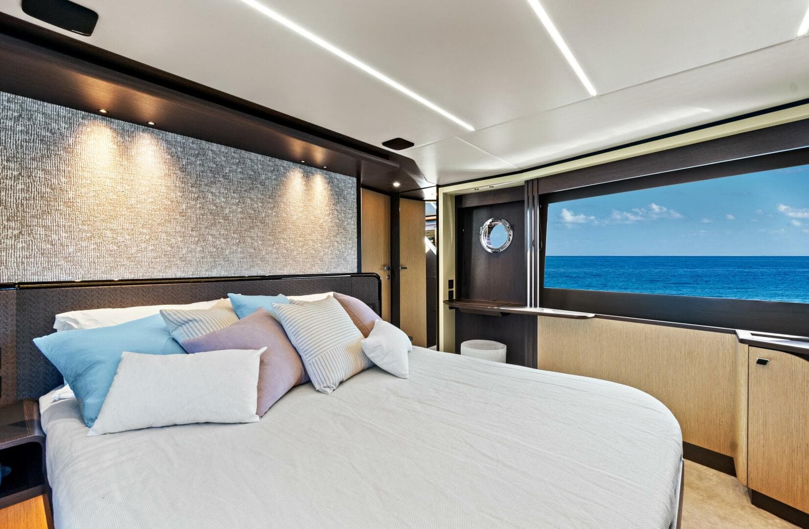 2025 Absolute 52 Fly — photo 63