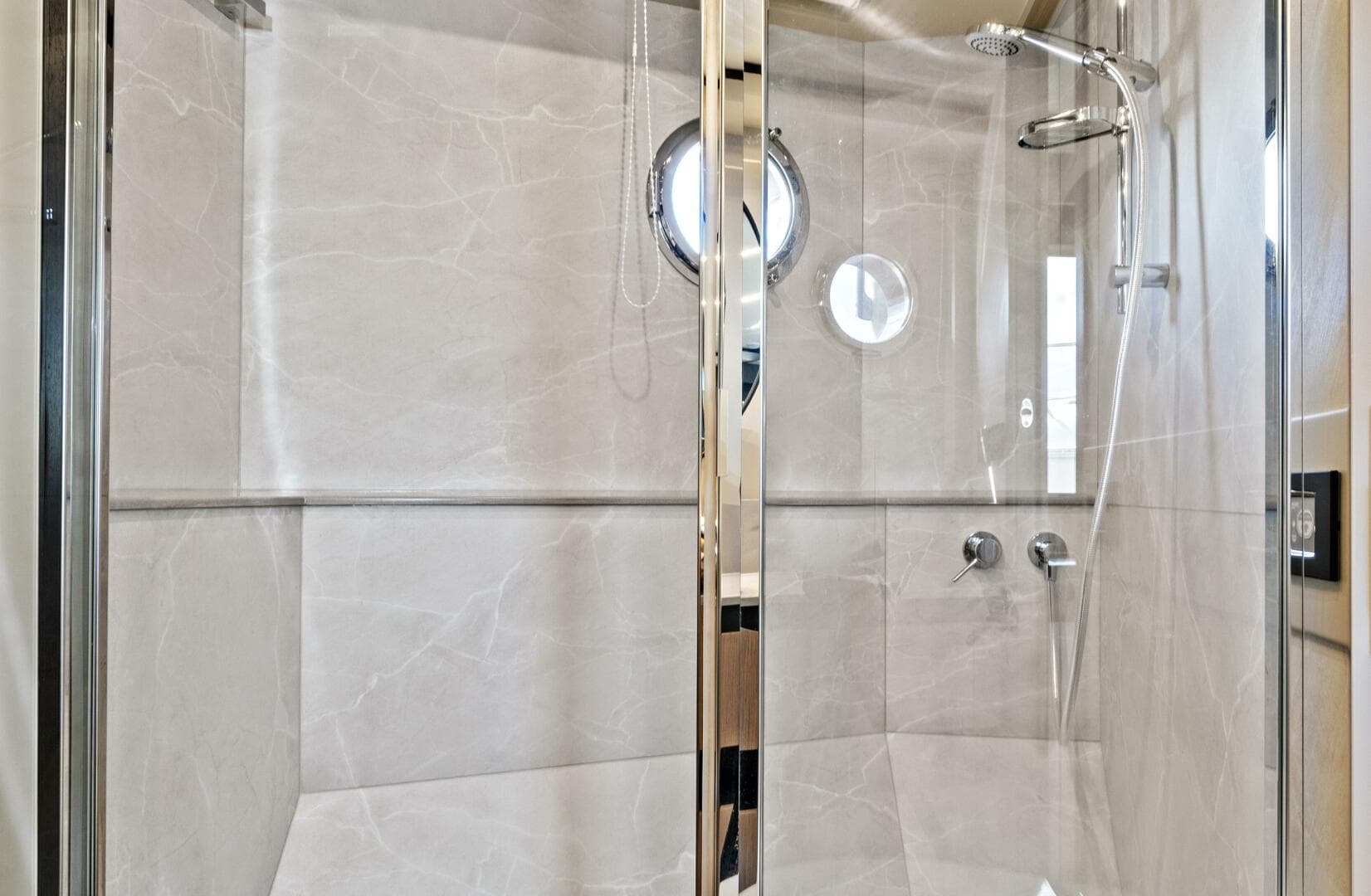 2025 Absolute 52 Fly — photo 66