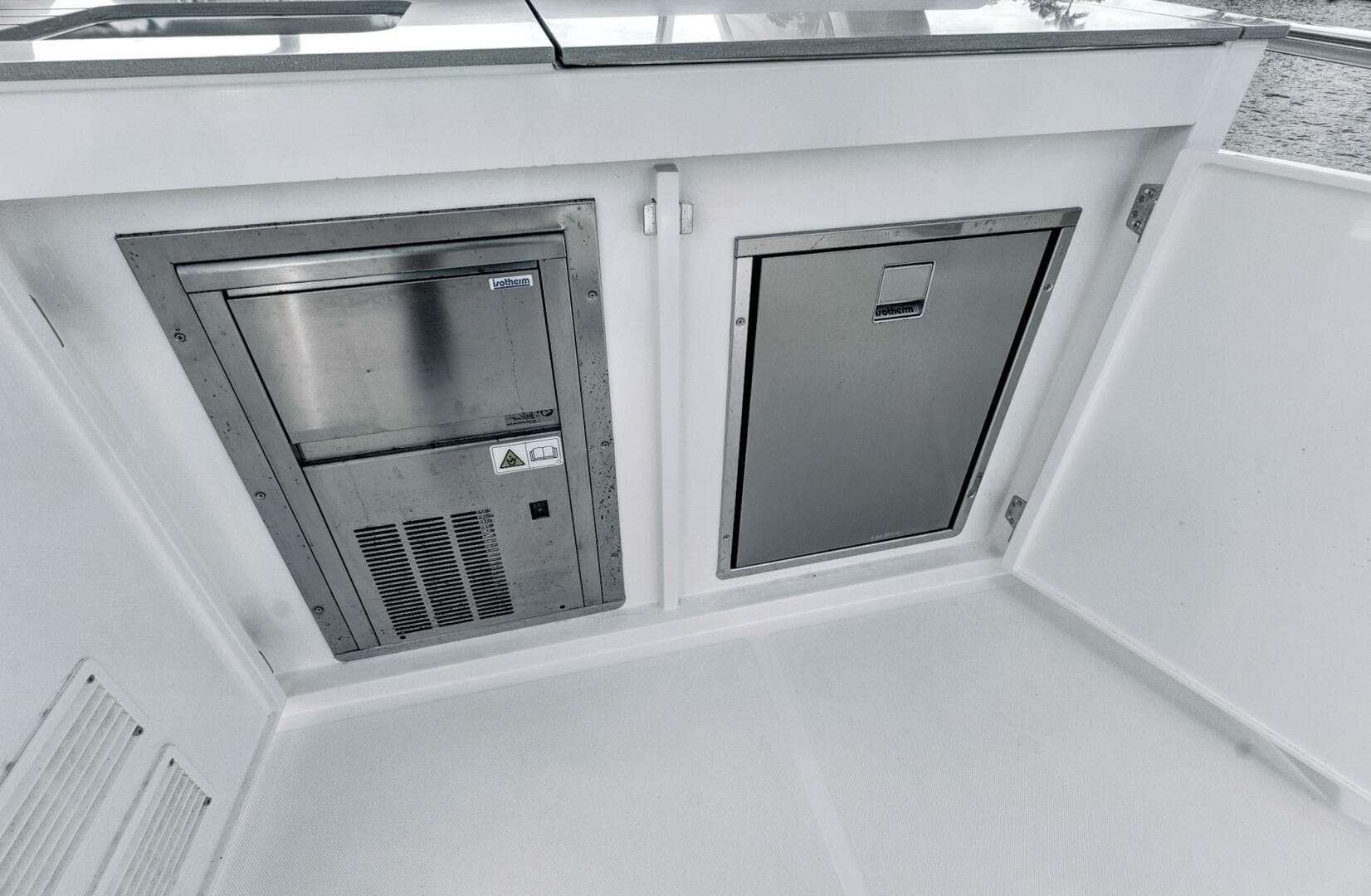 2025 Absolute 52 Fly — photo 28