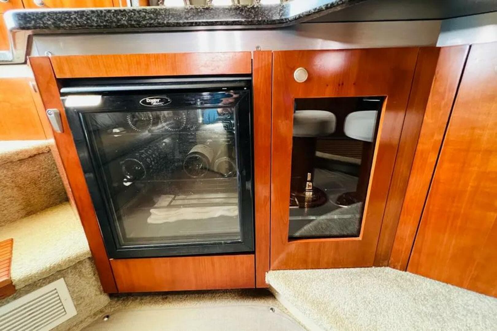 2006 Cruisers Yachts 420 Express — photo 22