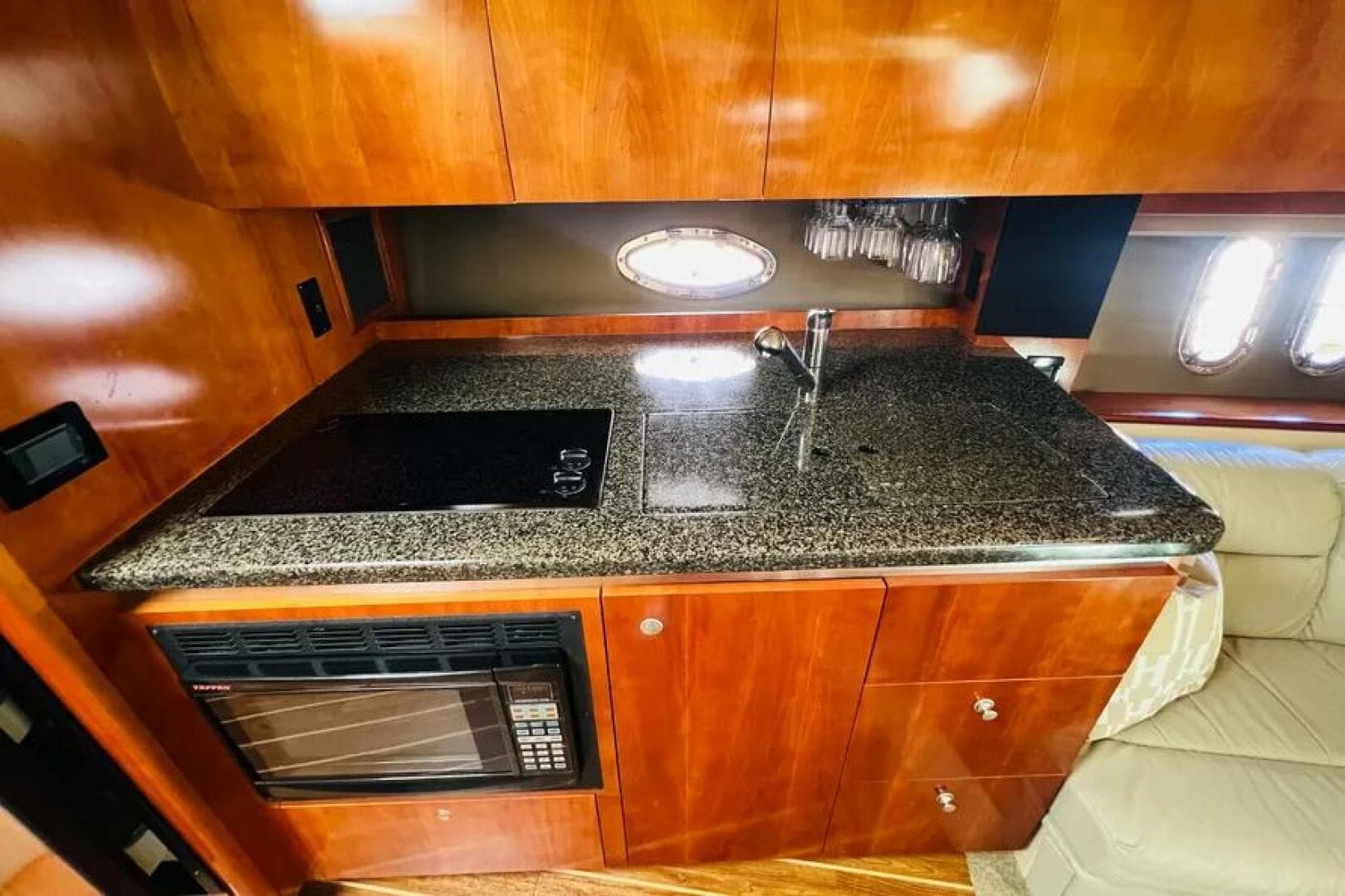 2006 Cruisers Yachts 420 Express — photo 18