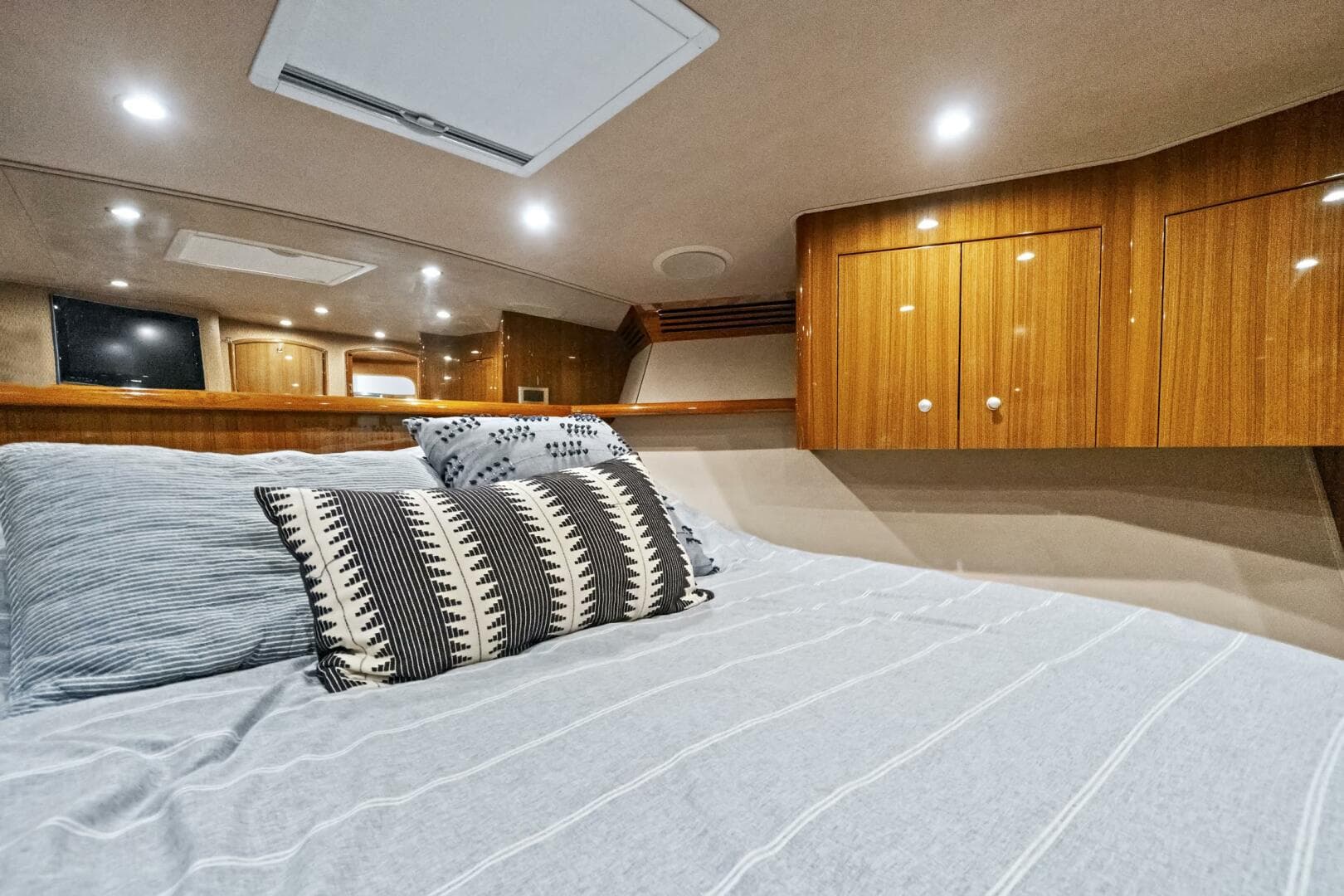 2008 Viking 74 Enclosed Bridge — photo 58