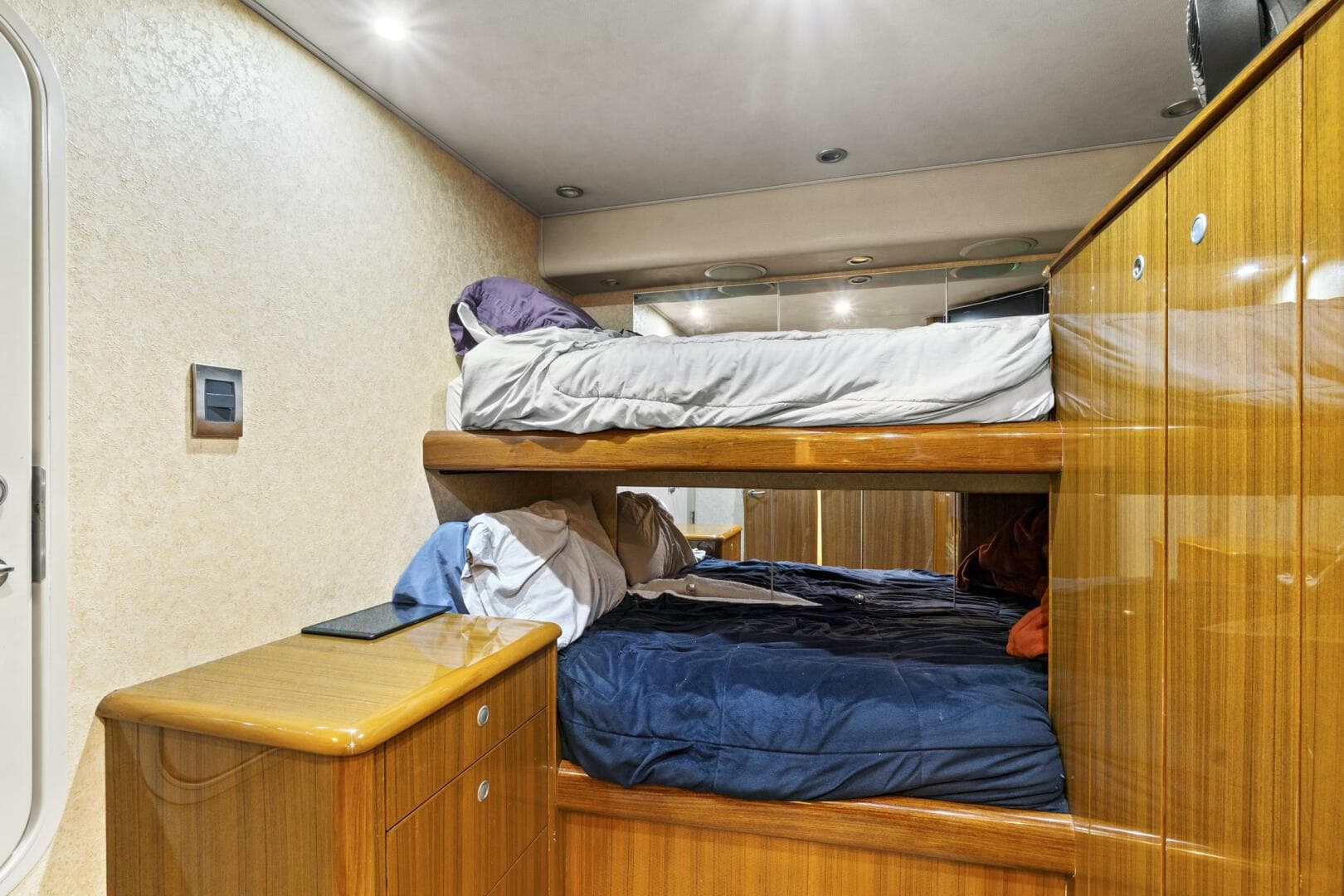 2008 Viking 74 Enclosed Bridge — photo 40