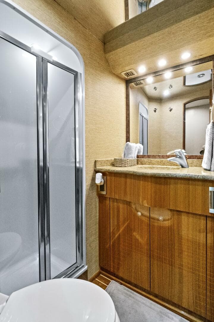 2008 Viking 74 Enclosed Bridge — photo 54