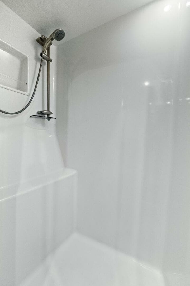 2008 Viking 74 Enclosed Bridge — photo 49