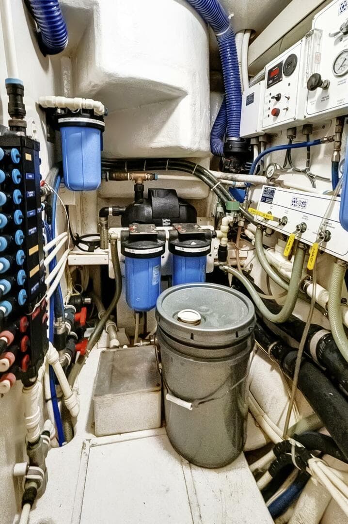 2008 Viking 74 Enclosed Bridge — photo 82