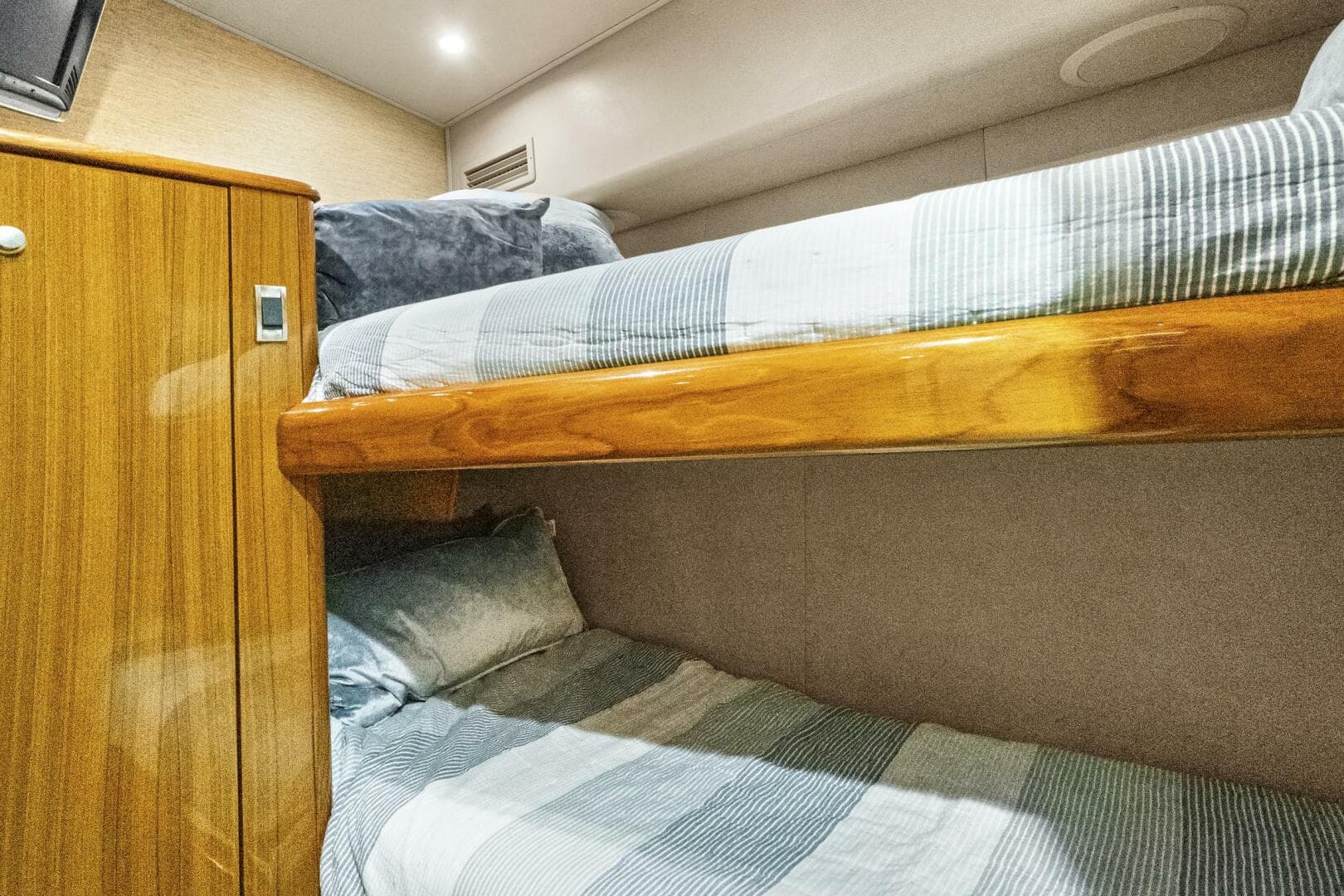 2008 Viking 74 Enclosed Bridge — photo 50