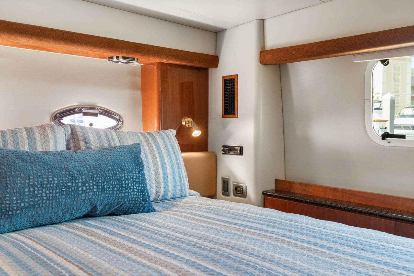 2008 Meridian 408 — photo 44