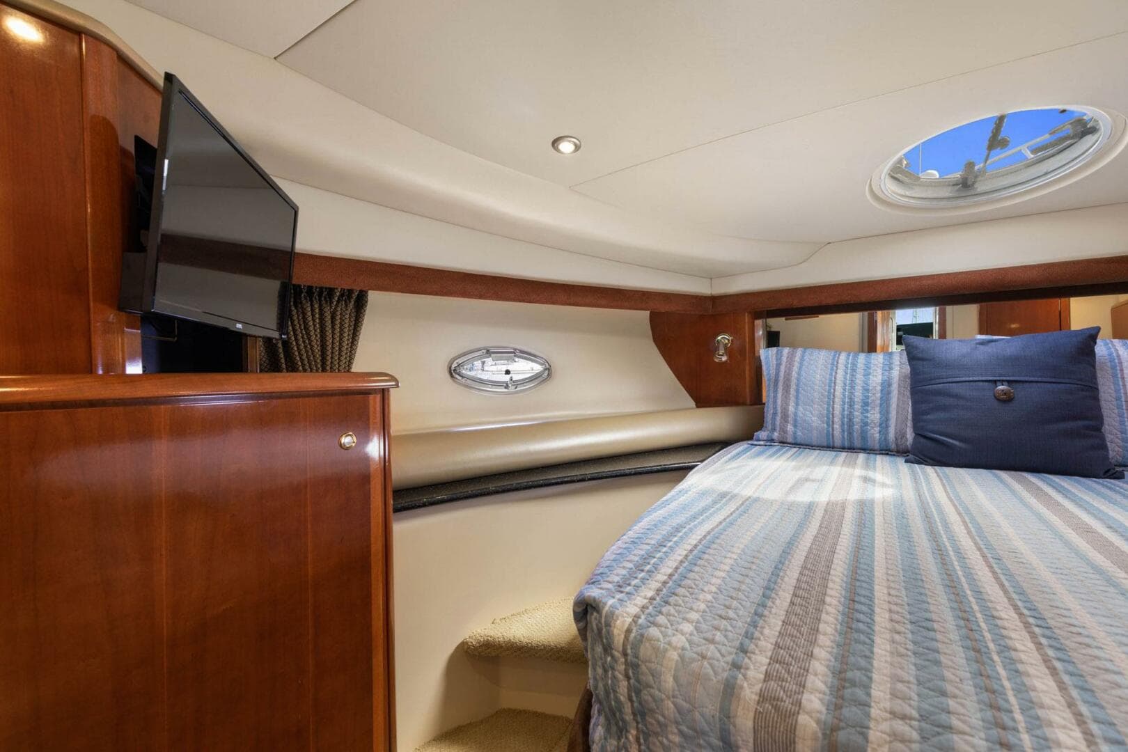 2008 Meridian 408 — photo 36