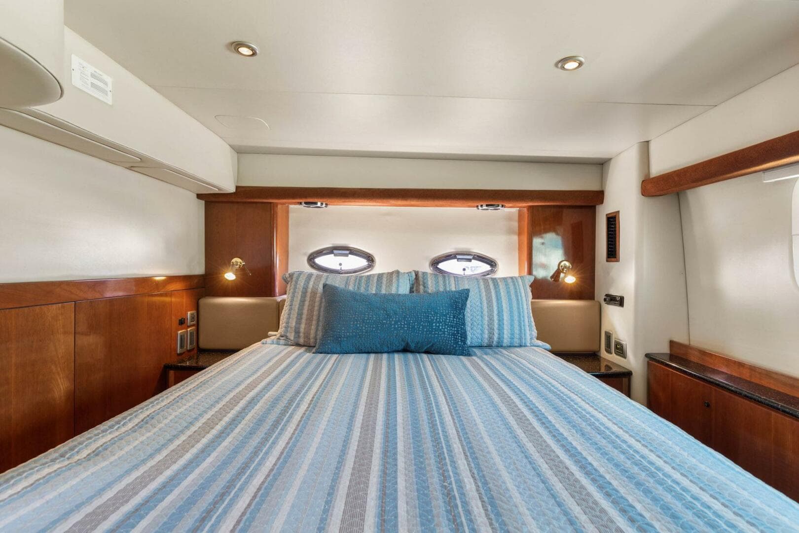 2008 Meridian 408 — photo 45