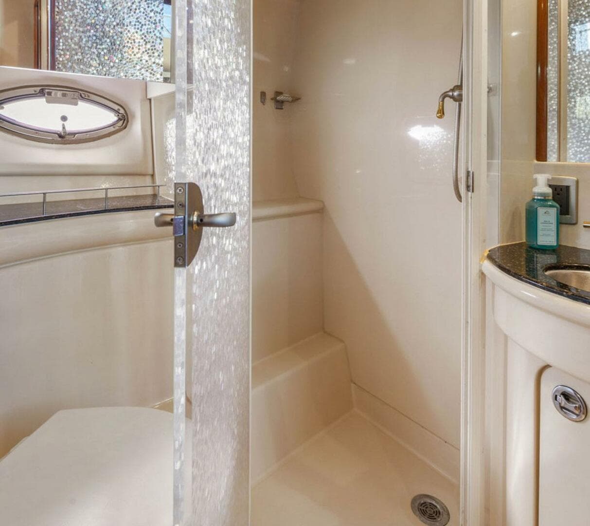 2008 Meridian 408 — photo 41