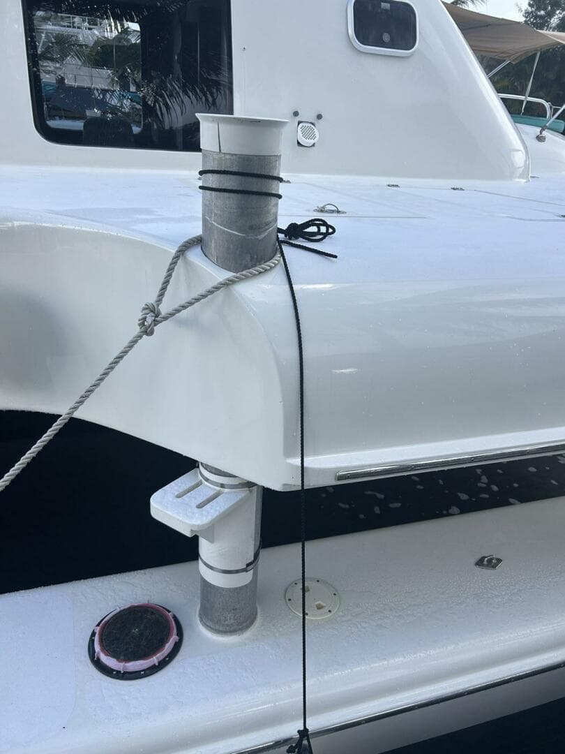 2002 Custom 64 — photo 16