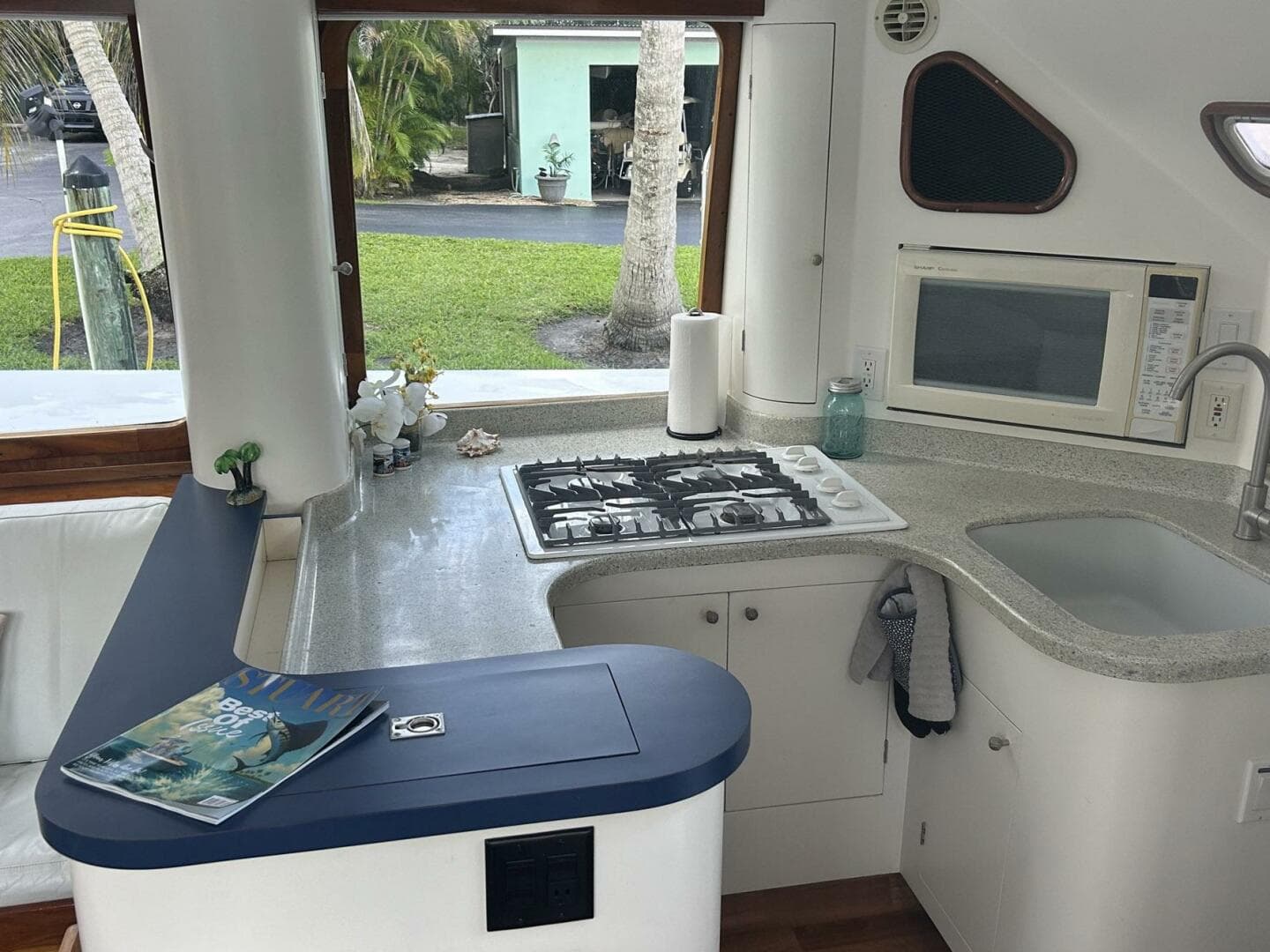 2002 Custom 64 — photo 28