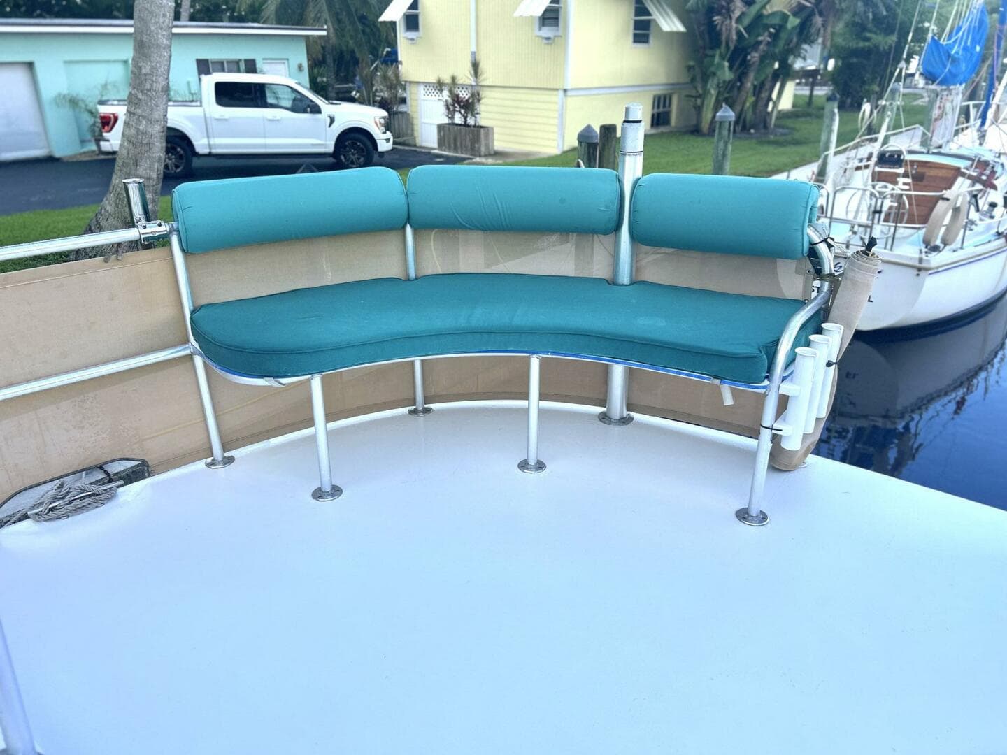 2002 Custom 64 — photo 13