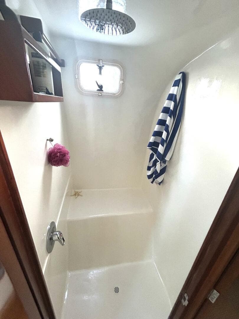 2002 Custom 64 — photo 39