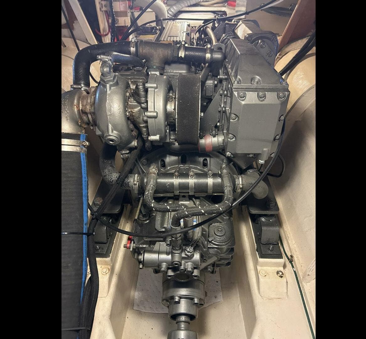 2002 Custom 64 — photo 55