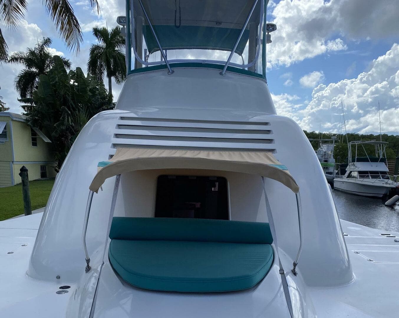 2002 Custom 64 — photo 9