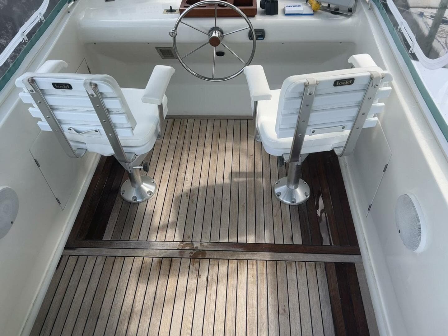 2002 Custom 64 — photo 10