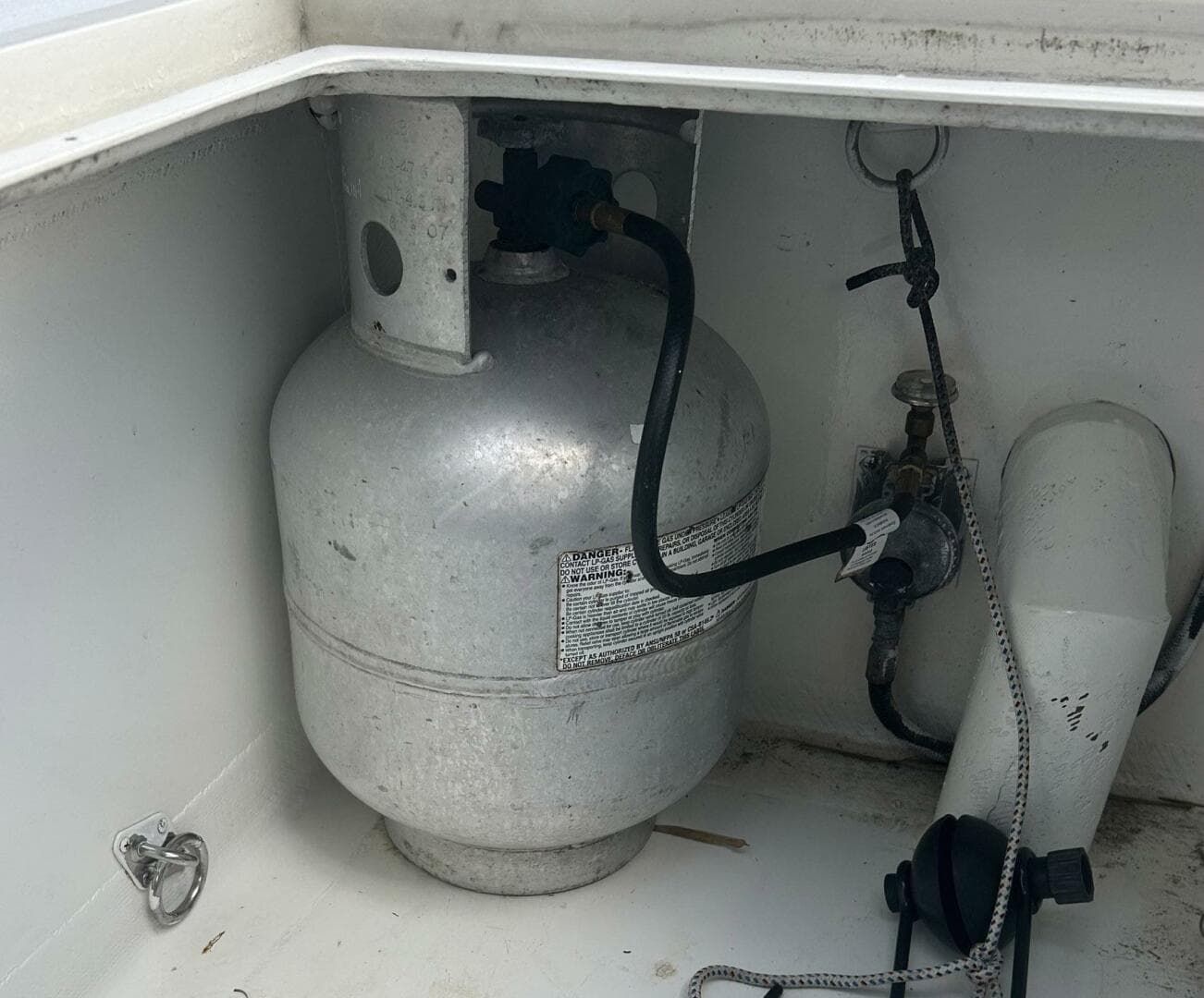 2002 Custom 64 — photo 19