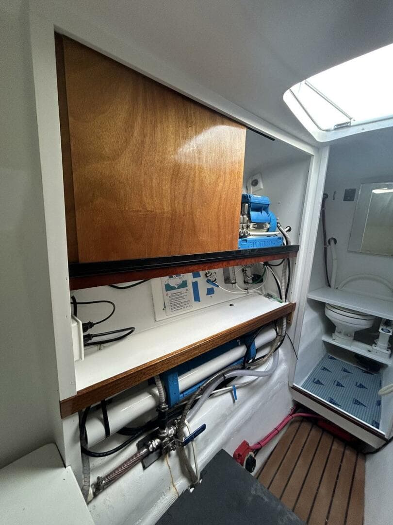 2002 Custom 64 — photo 42