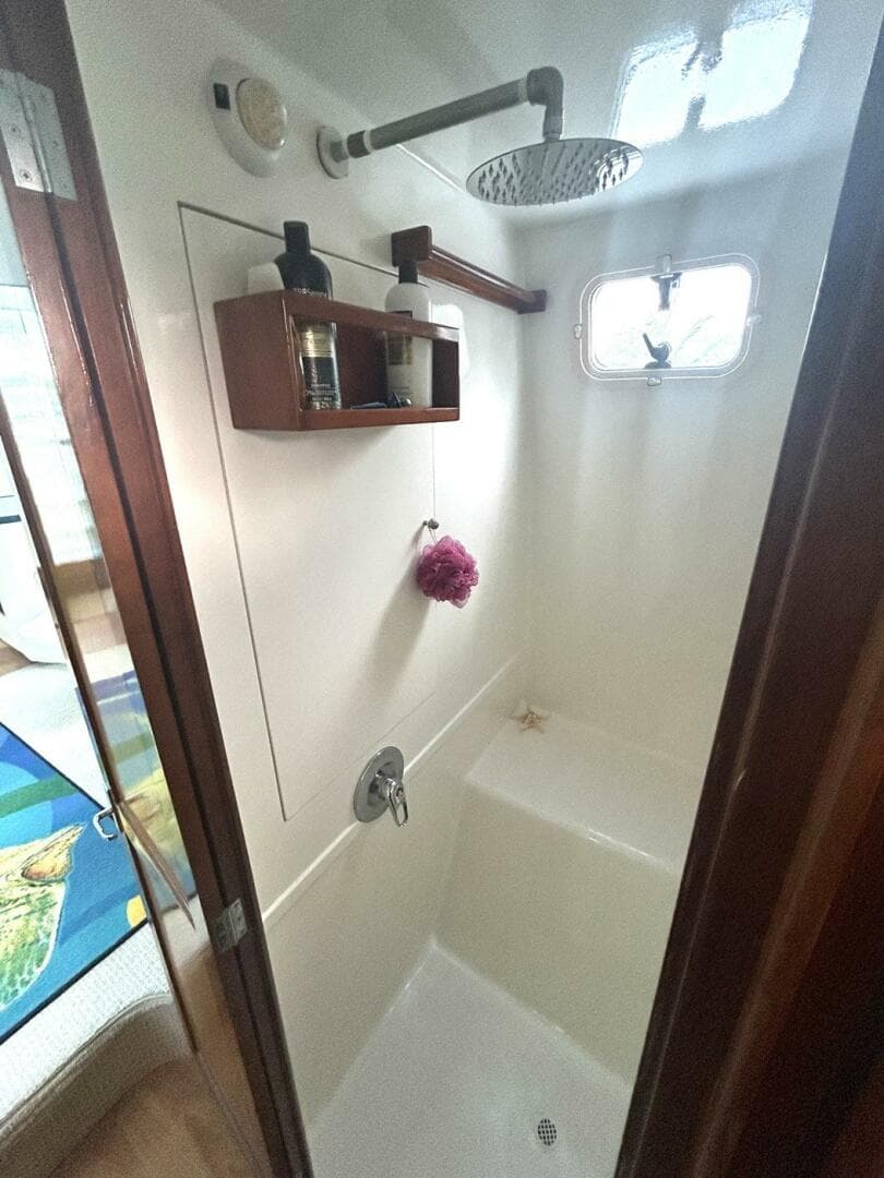 2002 Custom 64 — photo 38