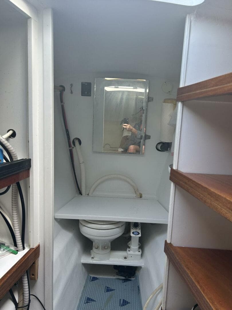 2002 Custom 64 — photo 41