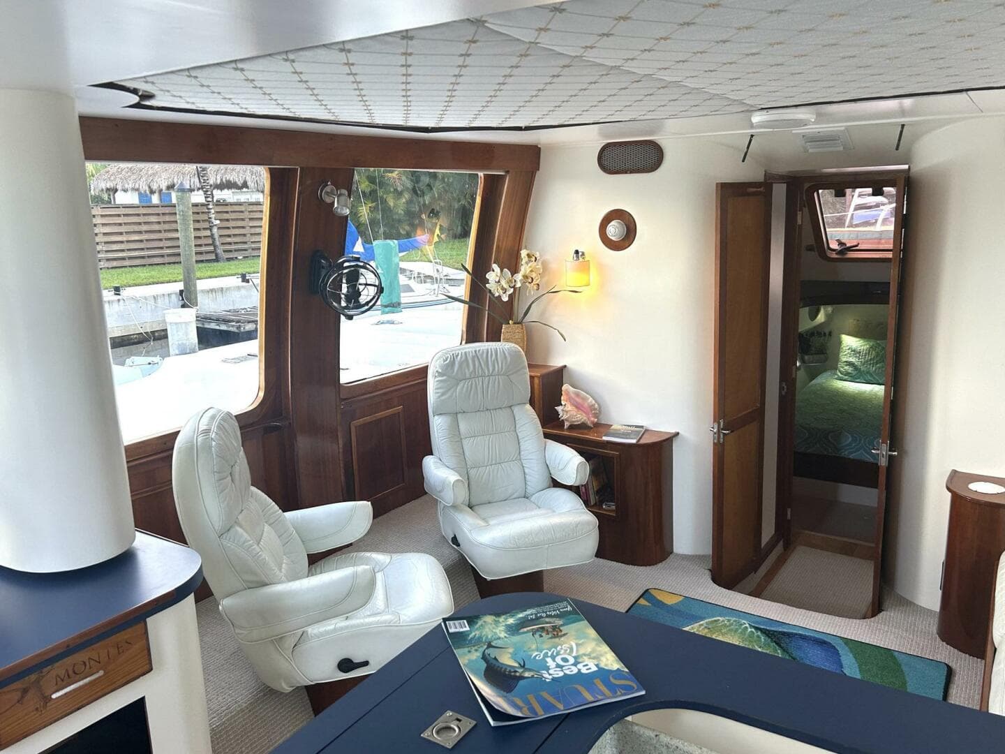 2002 Custom 64 — photo 24