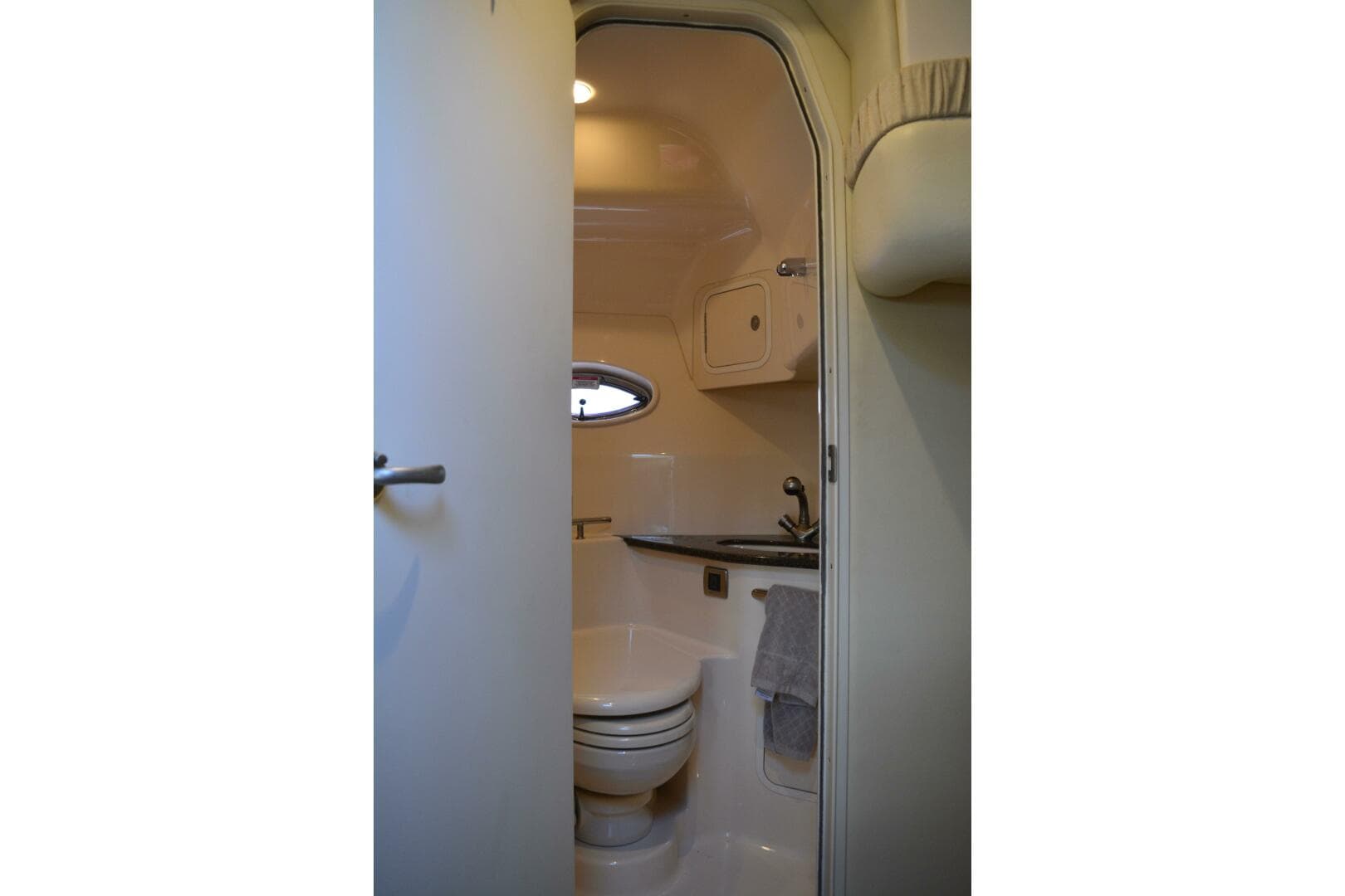 2007 Sea Ray 44 Sundancer — photo 109