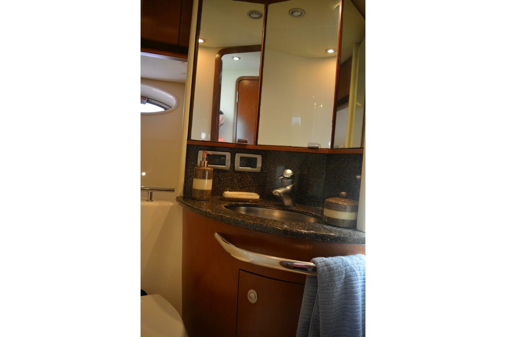 2007 Sea Ray 44 Sundancer — photo 81