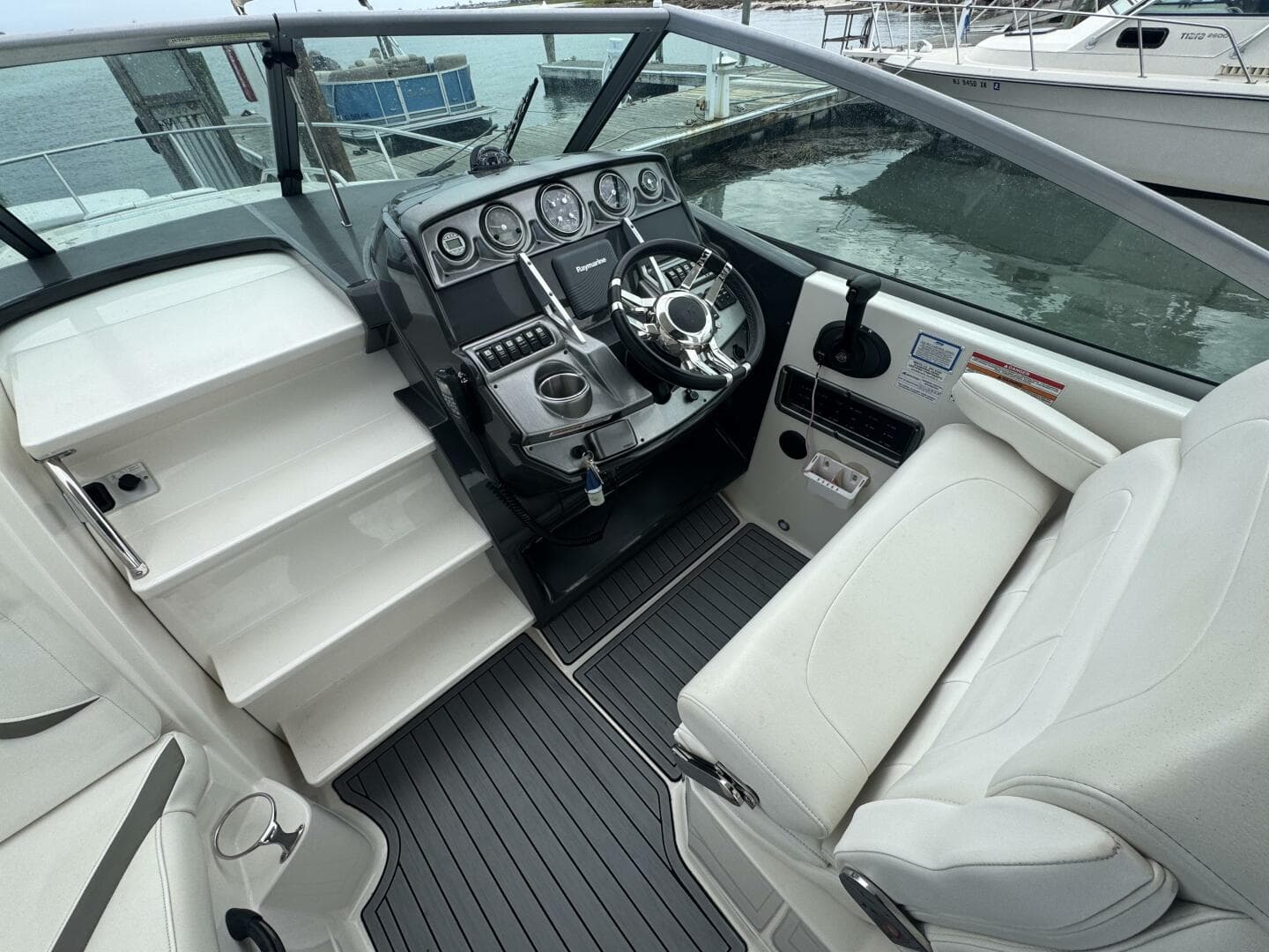 2013 Monterey 260 SCR — photo 7