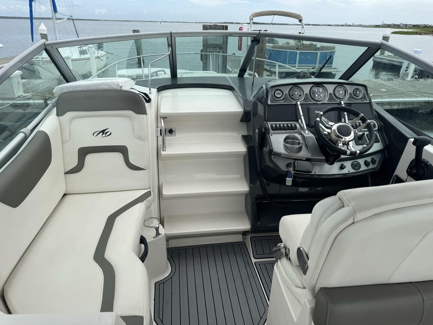 2013 Monterey 260 SCR — photo 6