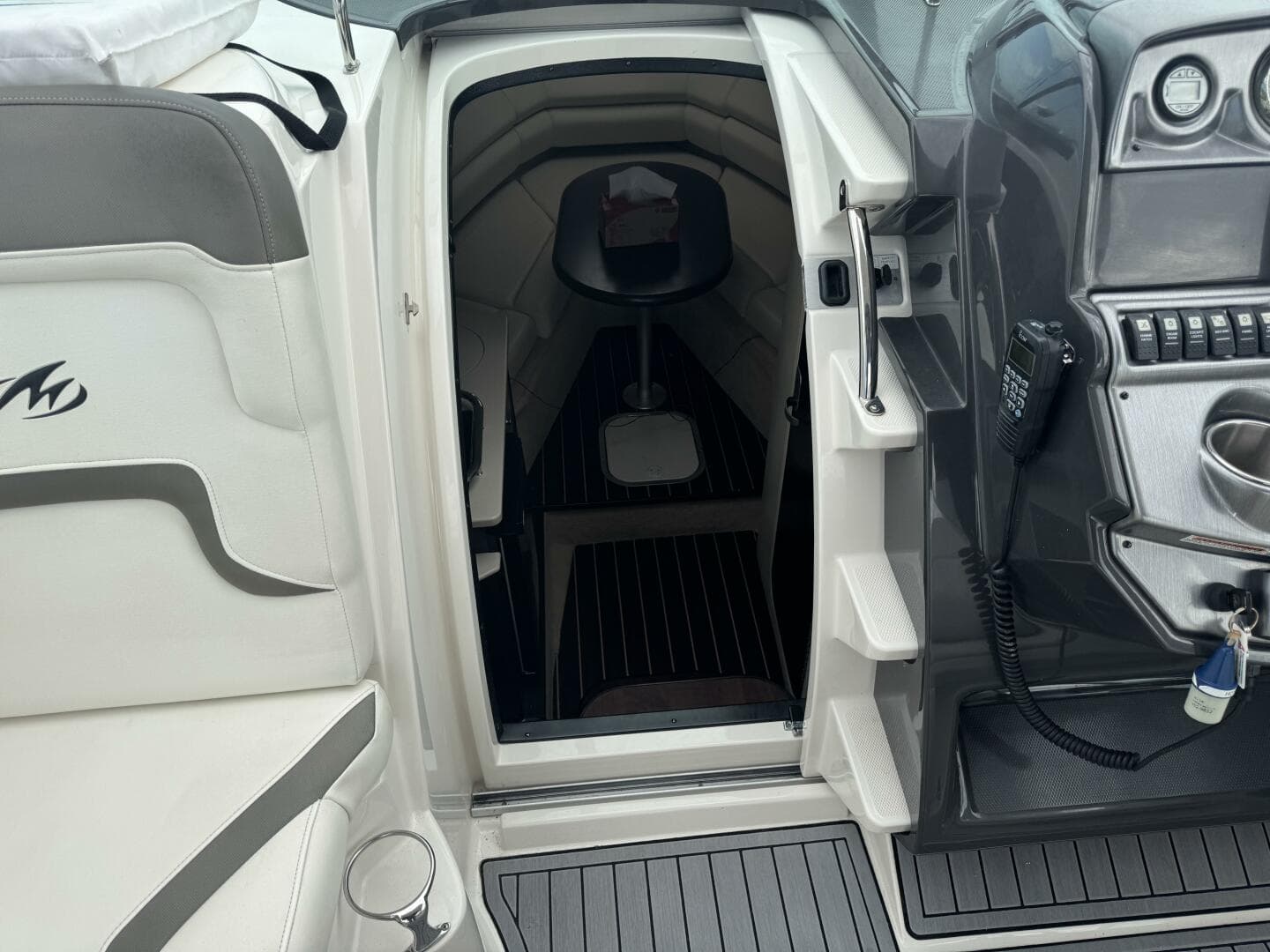 2013 Monterey 260 SCR — photo 9