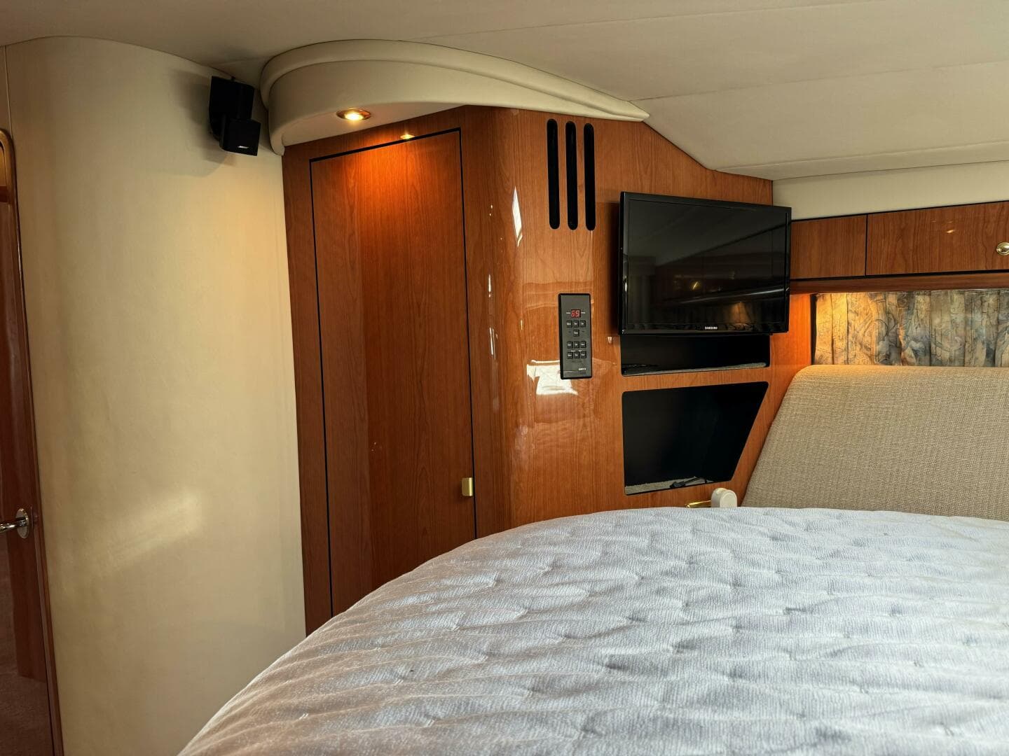 2001 Sea Ray 510 Sundancer — photo 37