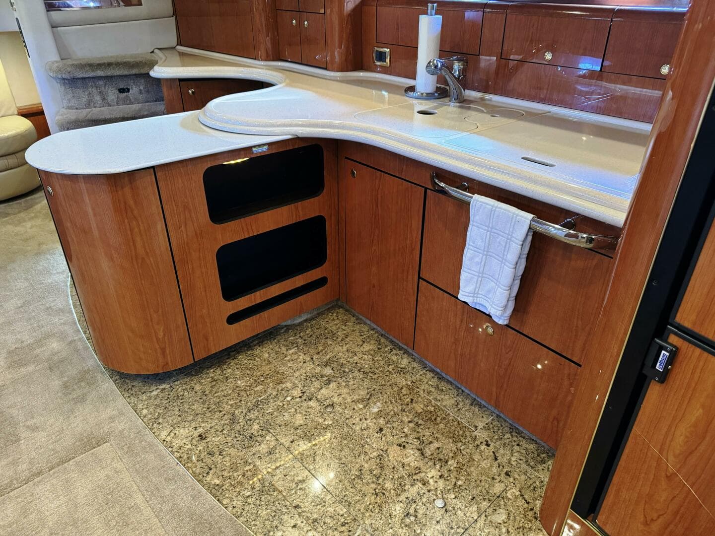 2001 Sea Ray 510 Sundancer — photo 31