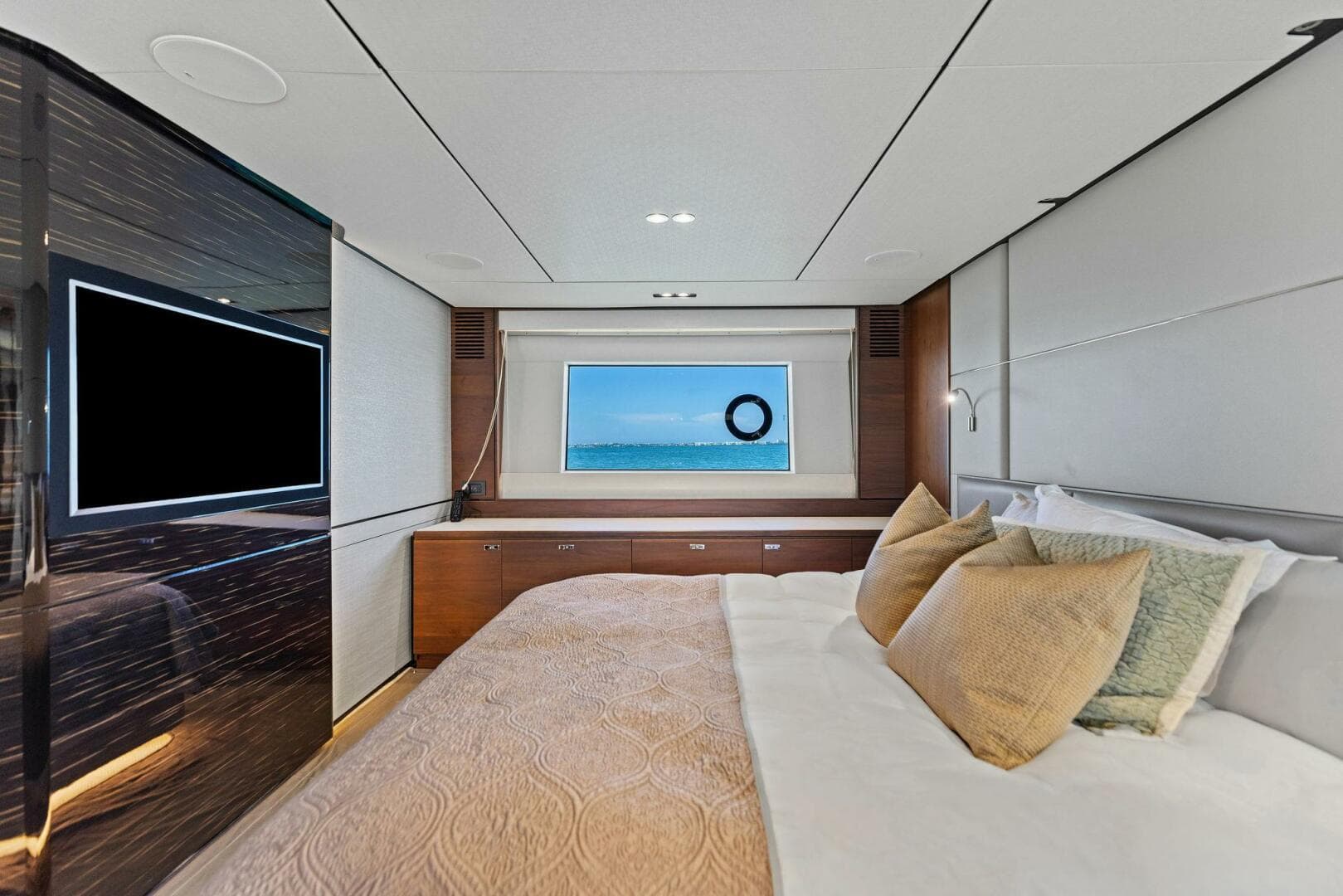 2018 Princess Y75 — photo 26