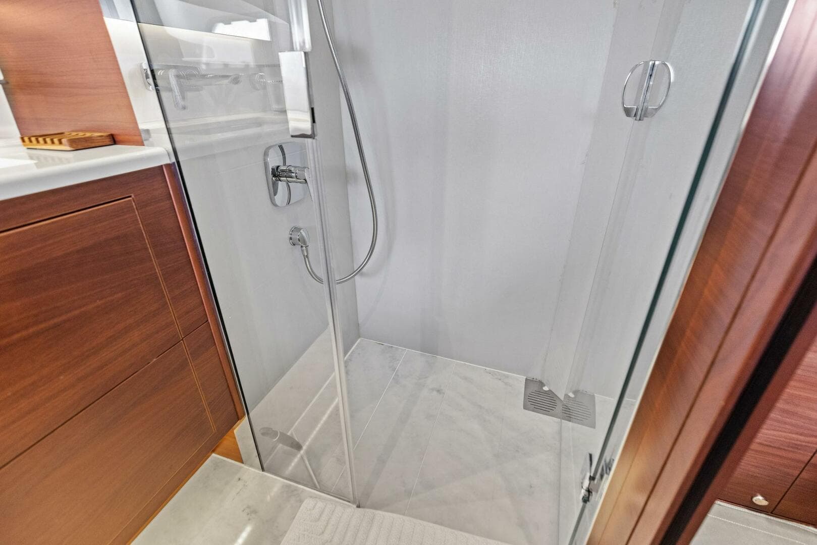 2018 Princess Y75 — photo 41