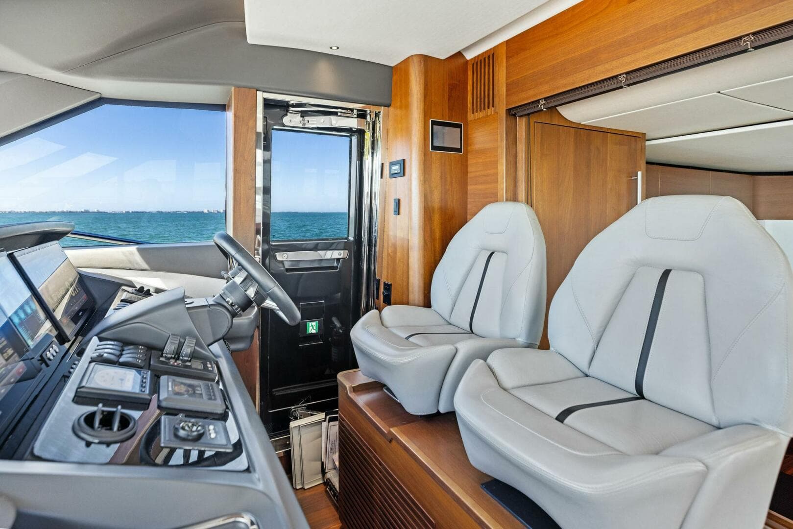 2018 Princess Y75 — photo 2