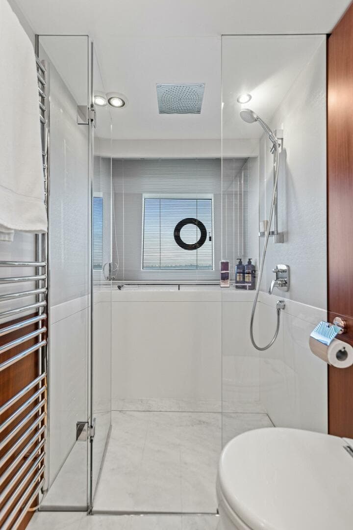 2018 Princess Y75 — photo 30