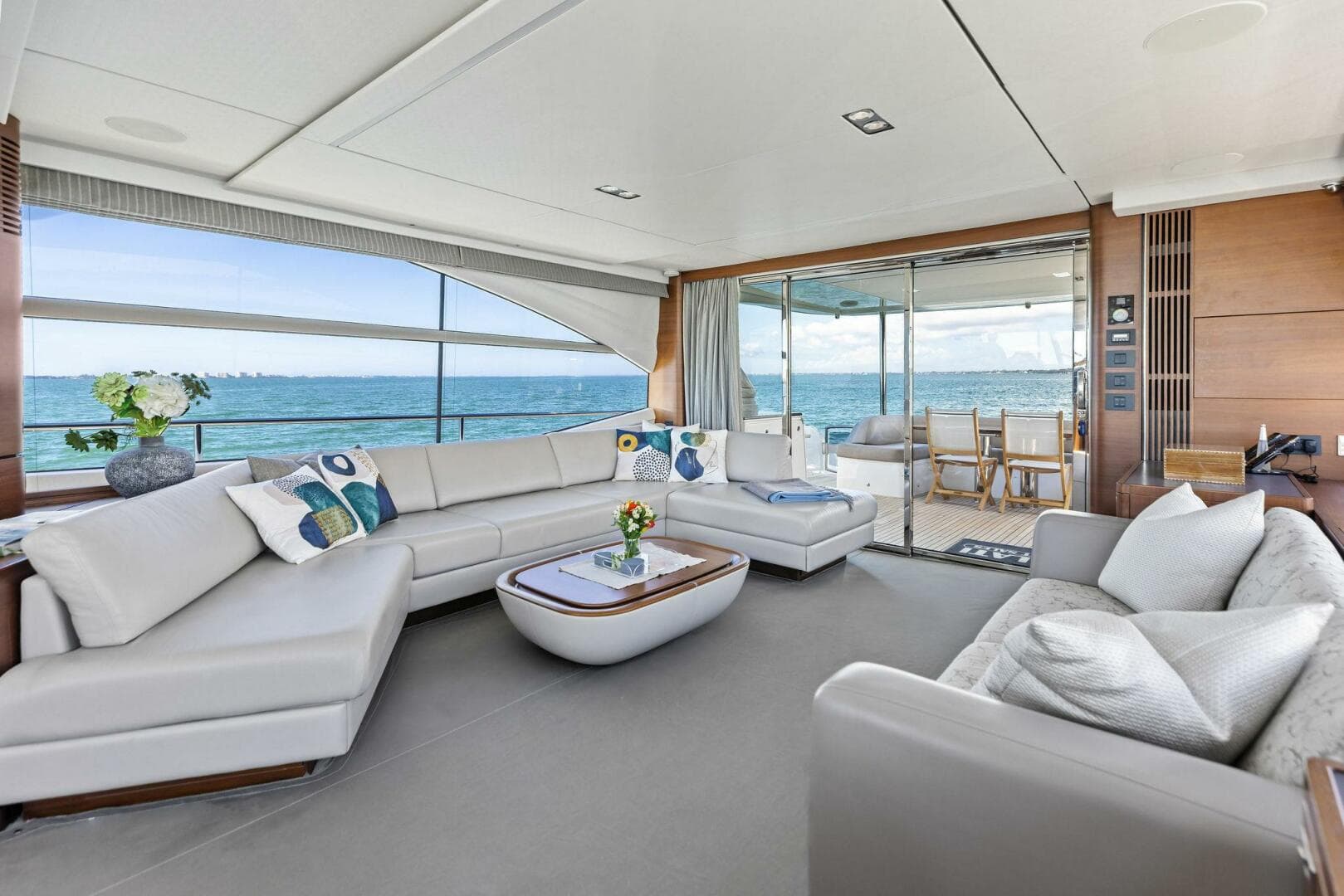 2018 Princess Y75 — photo 9