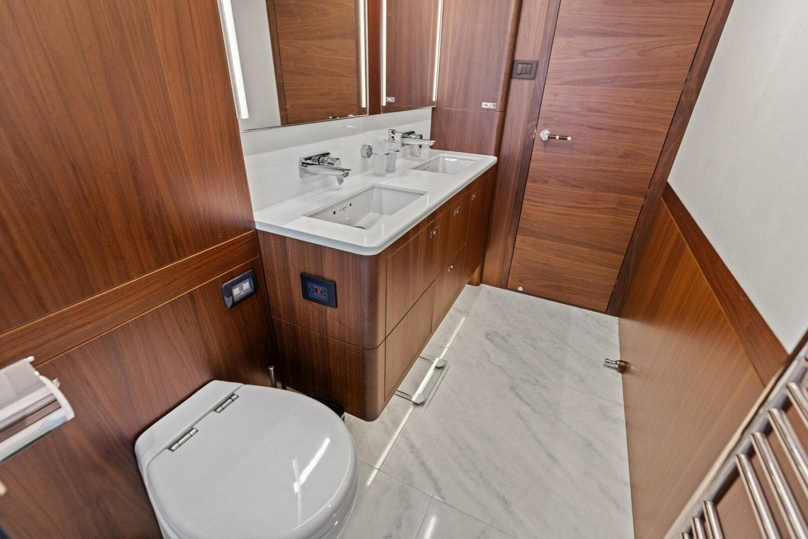 2018 Princess Y75 — photo 31