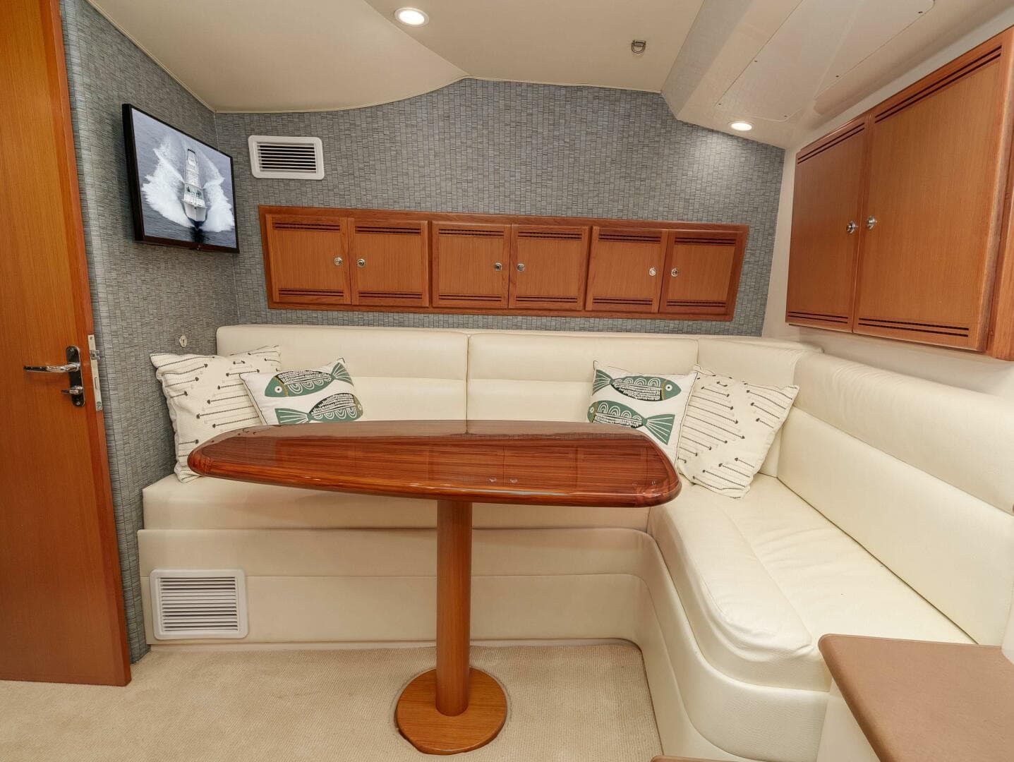 2008 Cabo 38 Express — photo 9