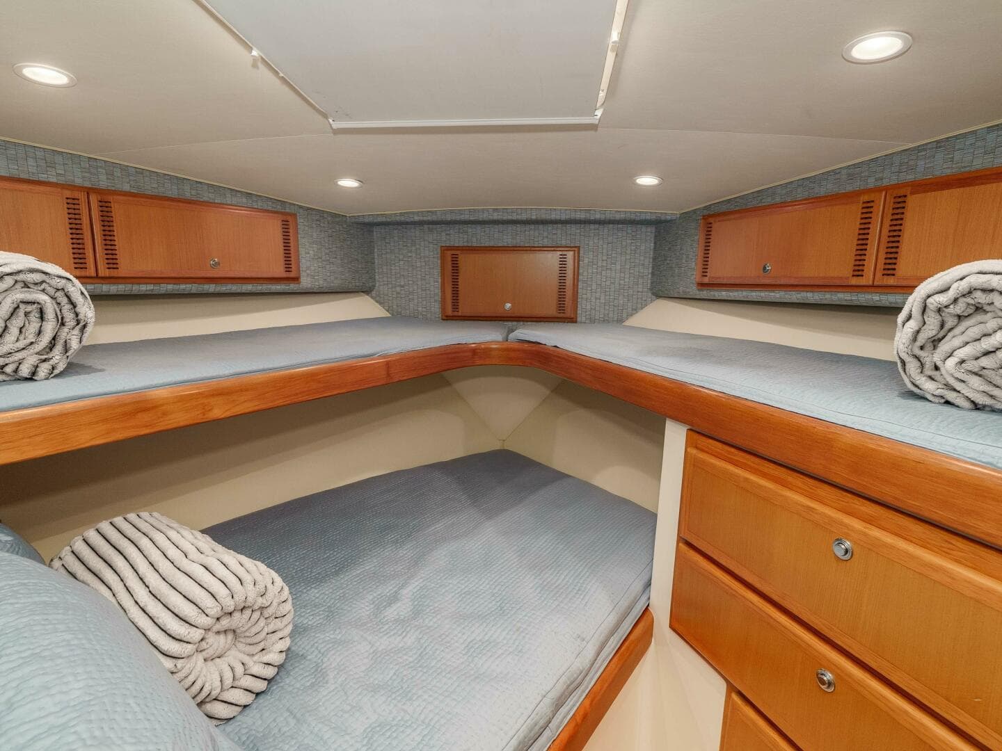 2008 Cabo 38 Express — photo 11