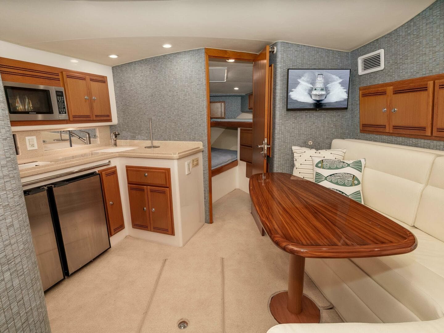 2008 Cabo 38 Express — photo 10