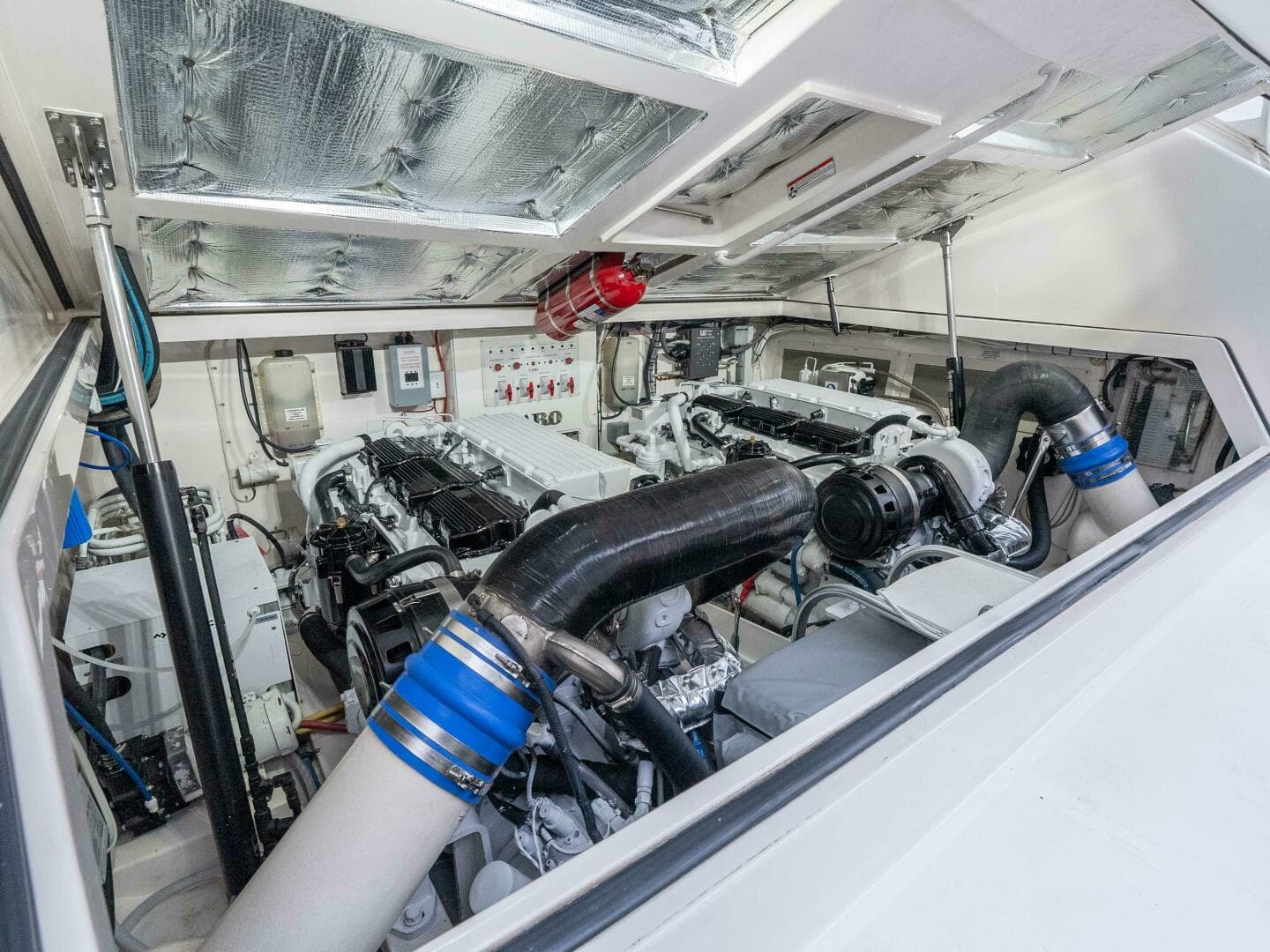 2008 Cabo 38 Express — photo 14